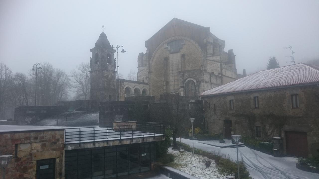 Hotel Santuario Urkiola - Lagunetxea Уркиола Экстерьер фото